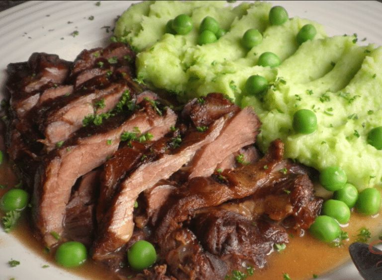 Kartoffel-Erbsen-Brei mit Damhirsch-Fleisch