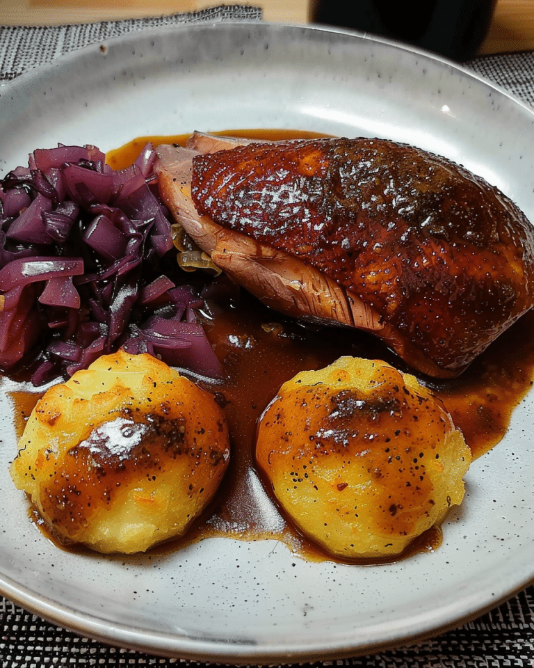 “Festlicher Entenbraten mit Apfelrotkohl und Kartoffelknödel”