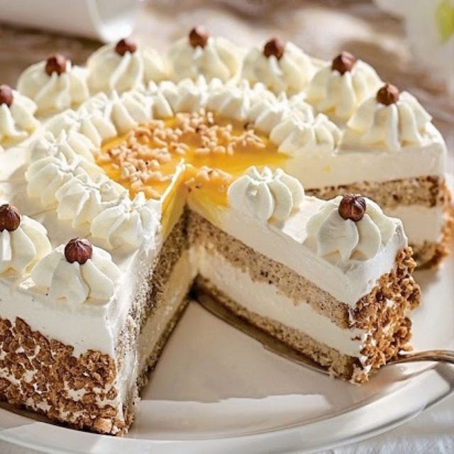 NUSS-EIERLIKÖR-TORTE