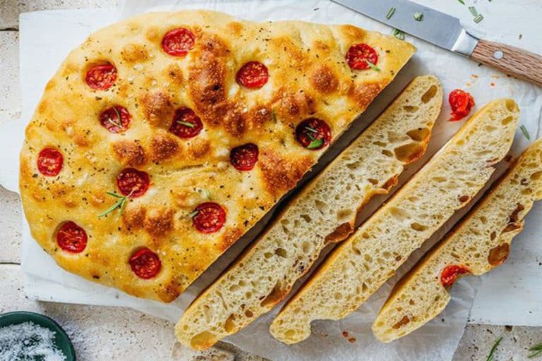 Focaccia mit Tomaten – einfach lecker