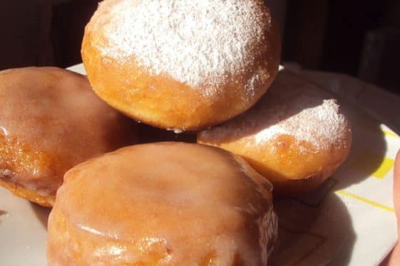 Ausgezeichnete traditionelle Berliner Krapfen, Omas altes Rezept!