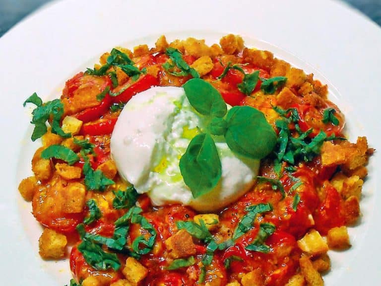 Burrata auf Ofentomaten