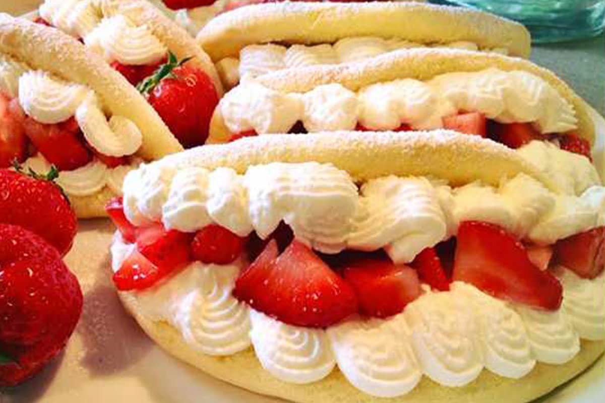 Schaum Omelette mit Erdbeeren