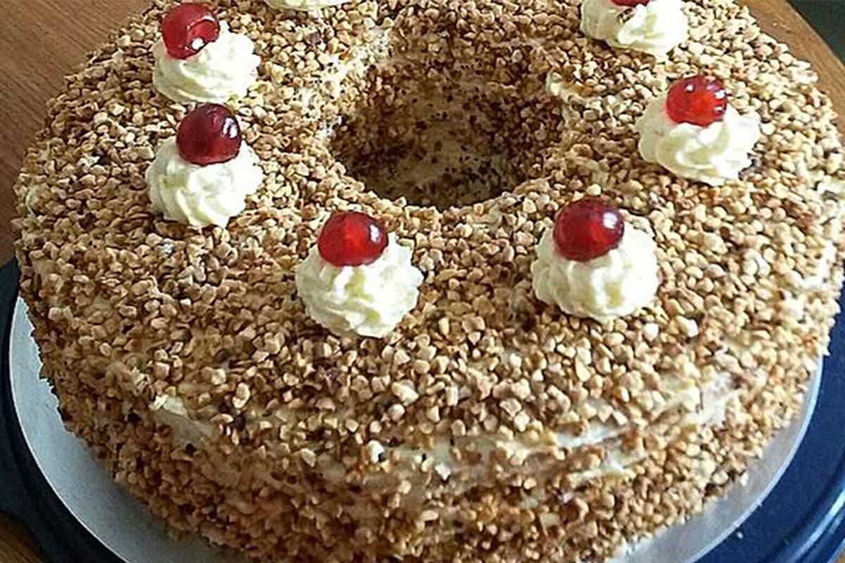 Frankfurter Kranz aus Biskuit- oder Rührteig