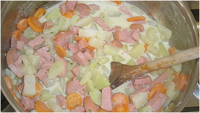 Kohlrabieintopf-mit-Wurst-schnell-und-preiswert