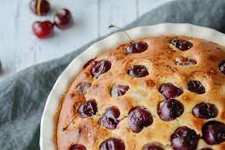 SOMMERLICHER KIRSCH-KÄSEKUCHEN