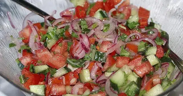 Türkischer Tomatensalat, super würzig !