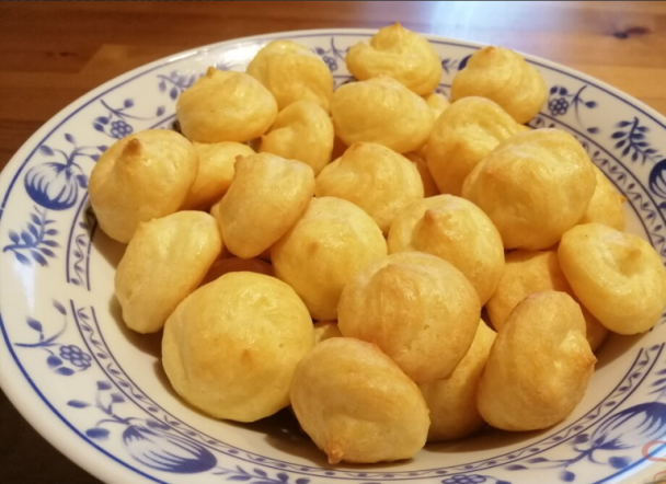 Luftige Käsebällchen - Yum Kuchen