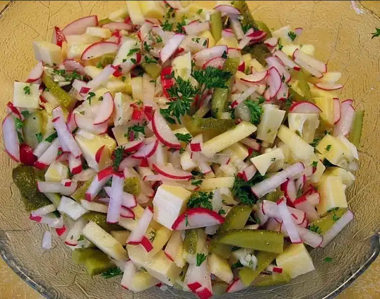 Radieschen Käse Salat