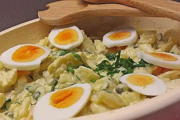 Omas bester Kartoffelsalat mit Mayonnaise