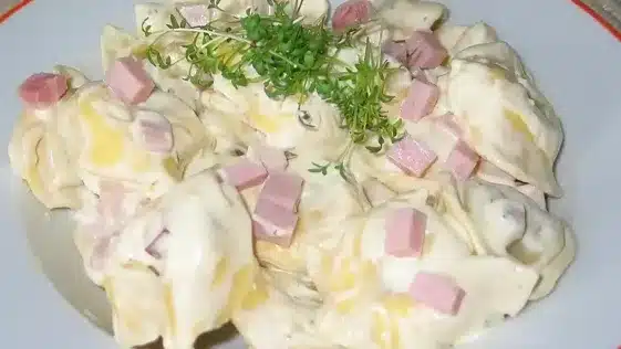 Tortellini mit Käse Sahne Soße Rezept