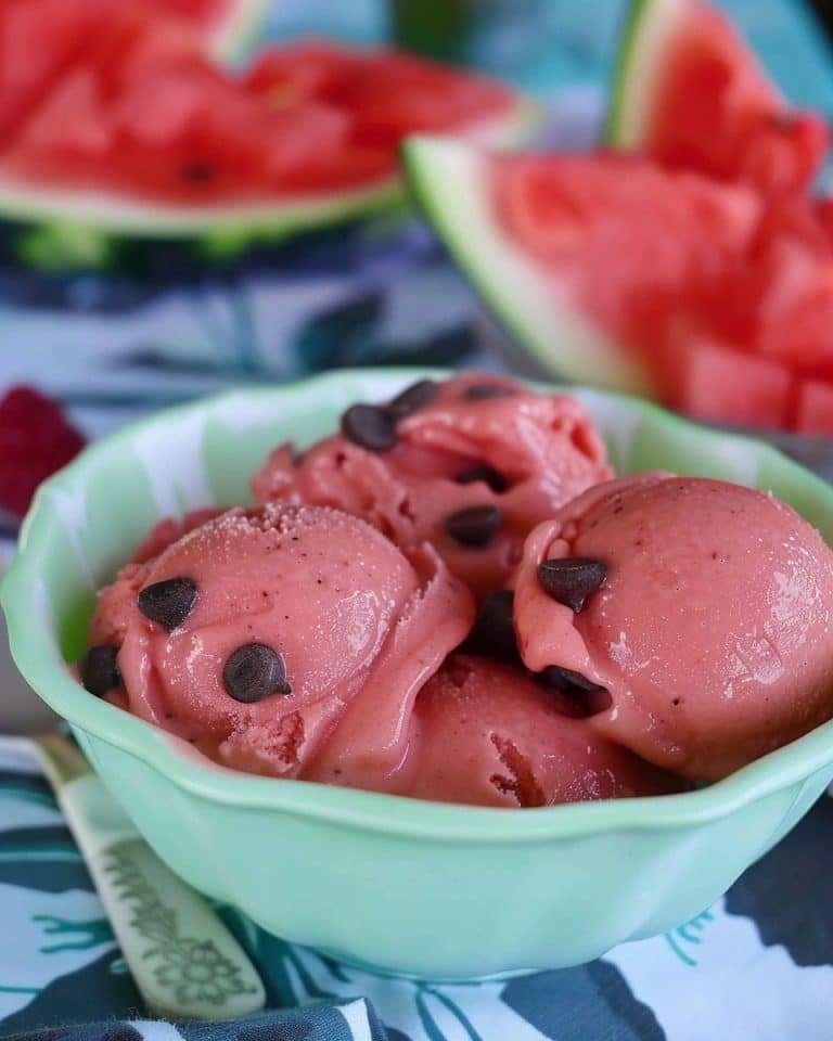 Wassermeloneneis: kühl und cremig, ein Genuss an heißen Sommernachmittagen!