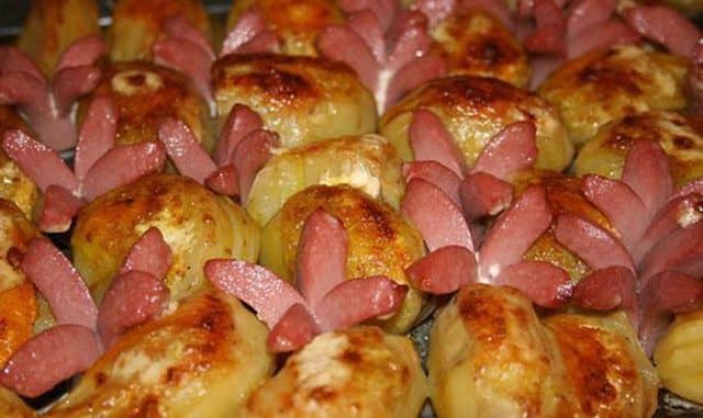 Überbackene Kartoffeln mit Wurst