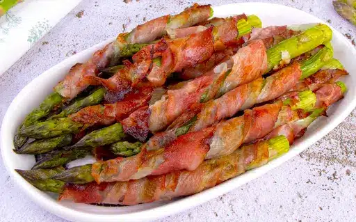 Mit Speck umwickelter Spargel: So wird er noch köstlicher! Dieses Rezept wird nie langweilig