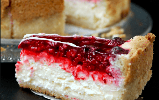 PUDDING-SCHMAND-KUCHEN MIT HIMBEEREN