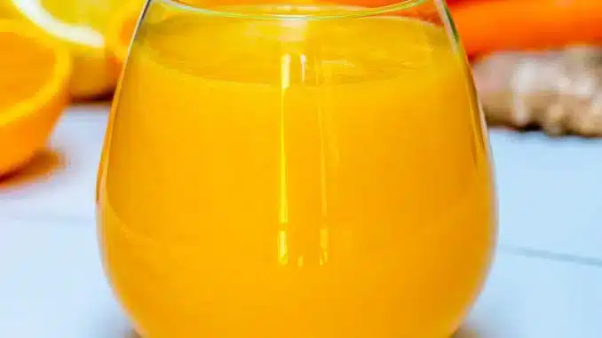 Detox Saft mit Kurkuma und Karotten