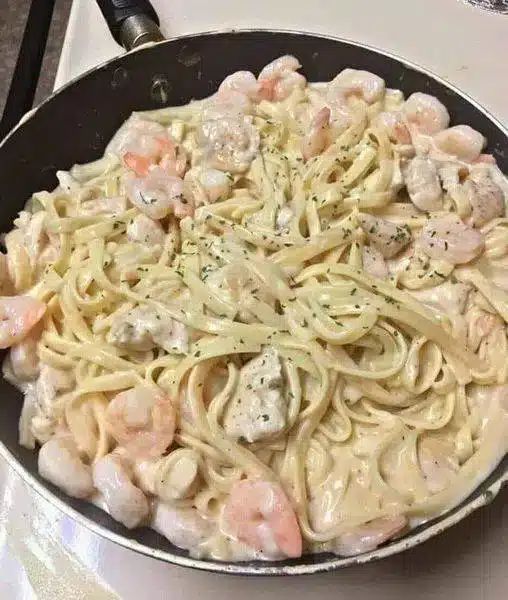 Pasta Alfredo mit Garnelen