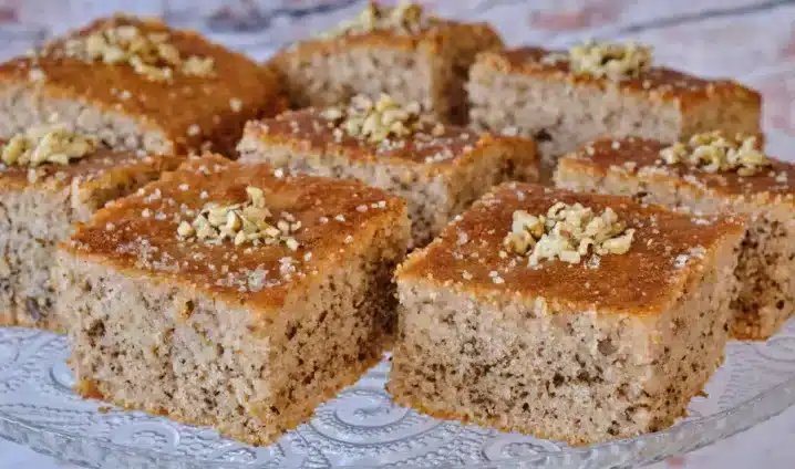 Schneller Grießkuchen: Lecker und weich.