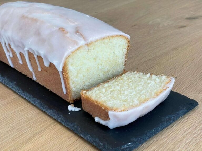 Ultrasaftiger Zitronenkuchen mit Joghurt in 5 Minuten