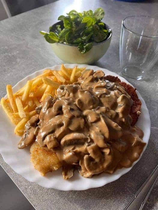 Hänschen Schnitzel Mit Pommes Und Rahm Champions