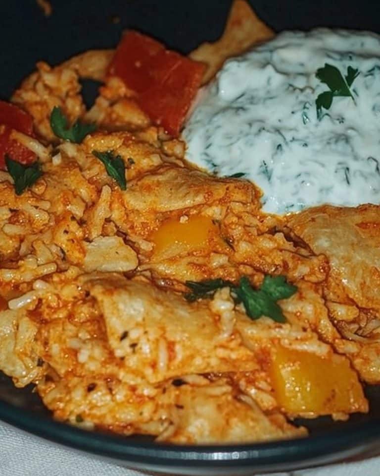 Paprika-Reispfanne mit Joghurtsauce