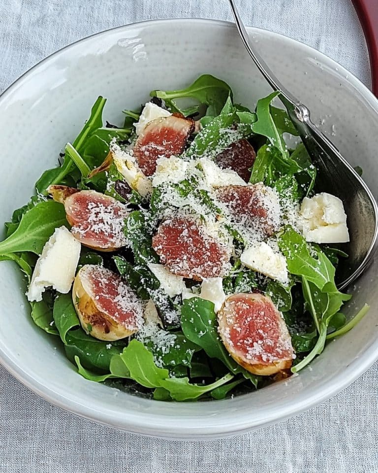 Rucolasalat mit Feigen, Mozzarella und Parmesan