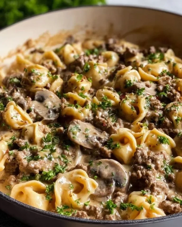 Einfaches Rezept für Hackfleisch Stroganoff mit cremiger Sauce und Pilzen