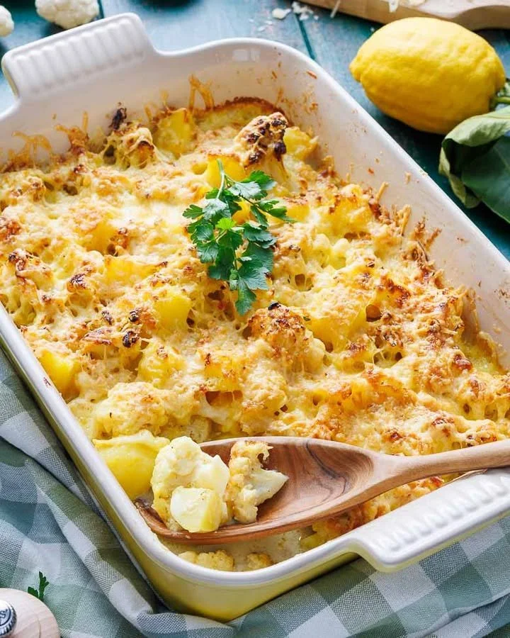 Köstlicher Blumenkohlauflauf mit Kartoffeln, ein gesundes Rezept für die ganze Familie.
