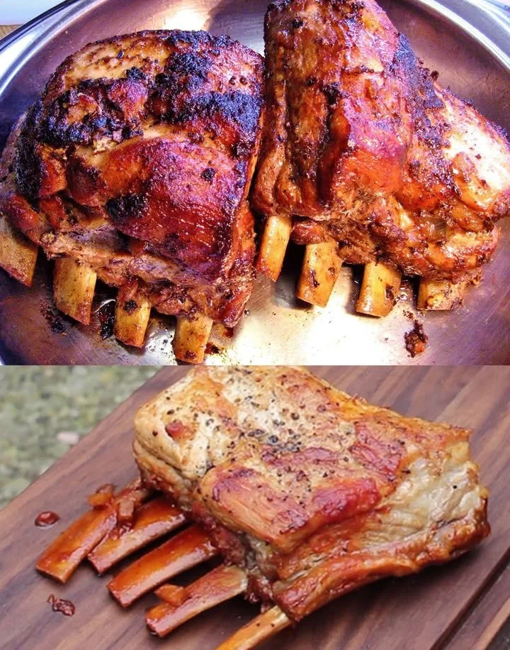 Dicke Rippchen aus dem Ofen, lecker und zart zubereitet, mit Kräutern gewürzt.