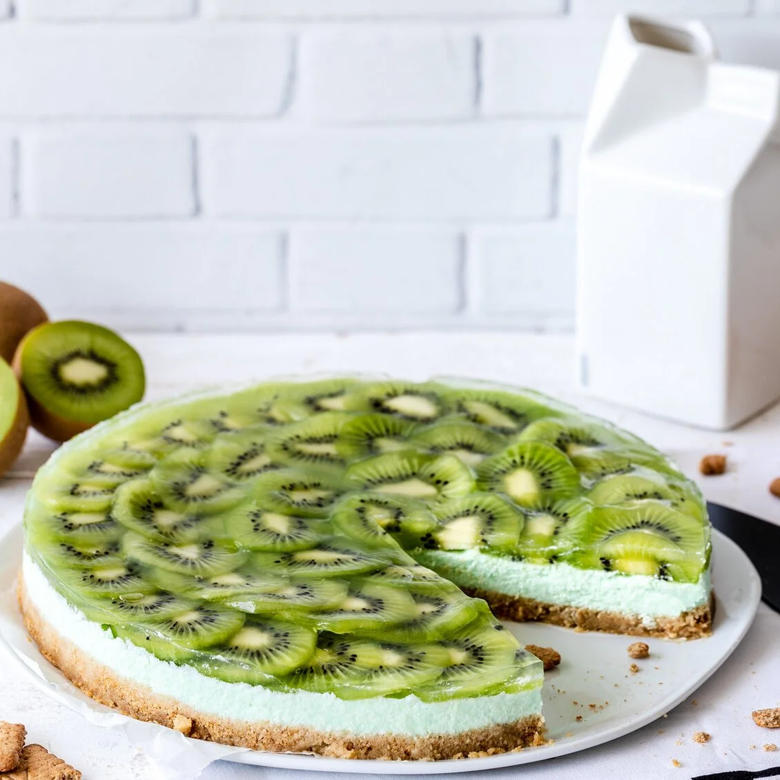Frischkäse-Kiwi-Torte mit Keksboden