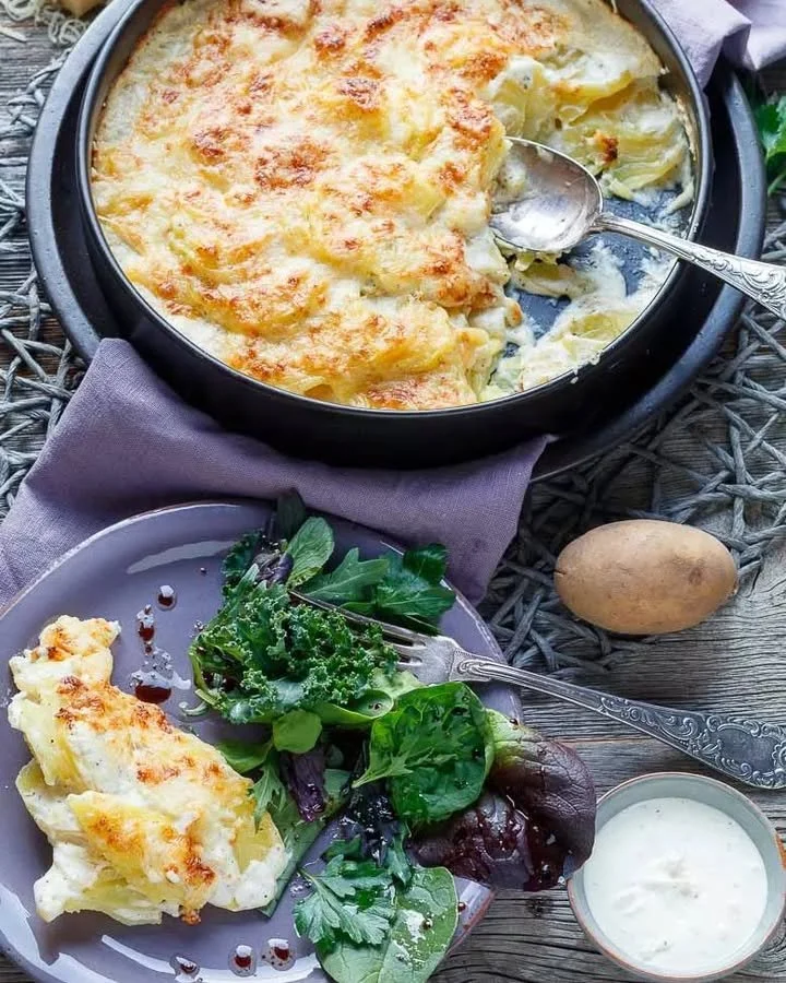 Leckeres und einfaches Kartoffelgratin aus frischen Kartoffeln und cremiger Sauce