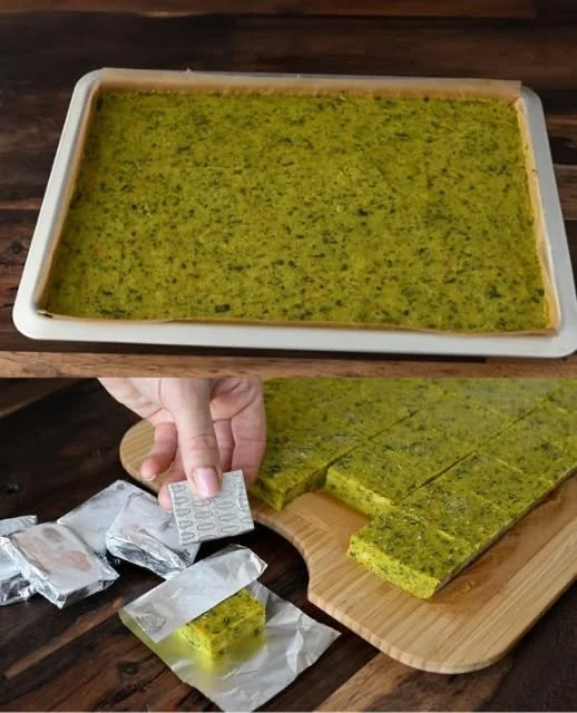 Schüssel mit selbstgemachter Gemüsebrühe und frischem Gemüse