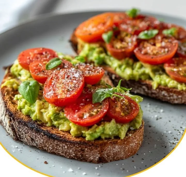 Avocadobrot mit Tomaten