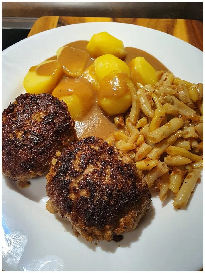 Bouletten mit Bohnen und Kartoffeln