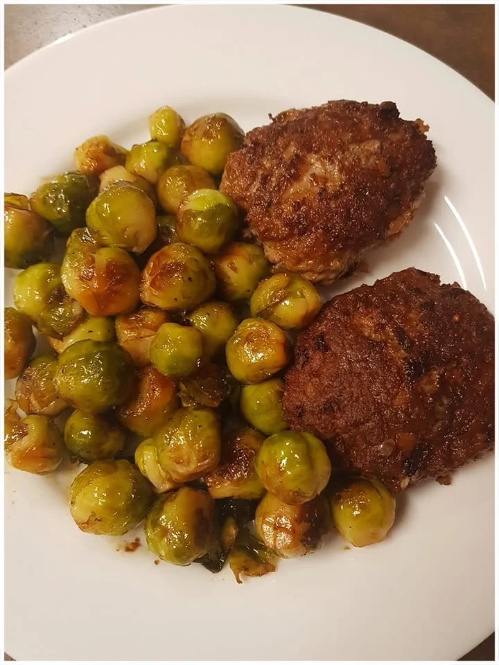 Bouletten mit Geschmortem Rosenkohl