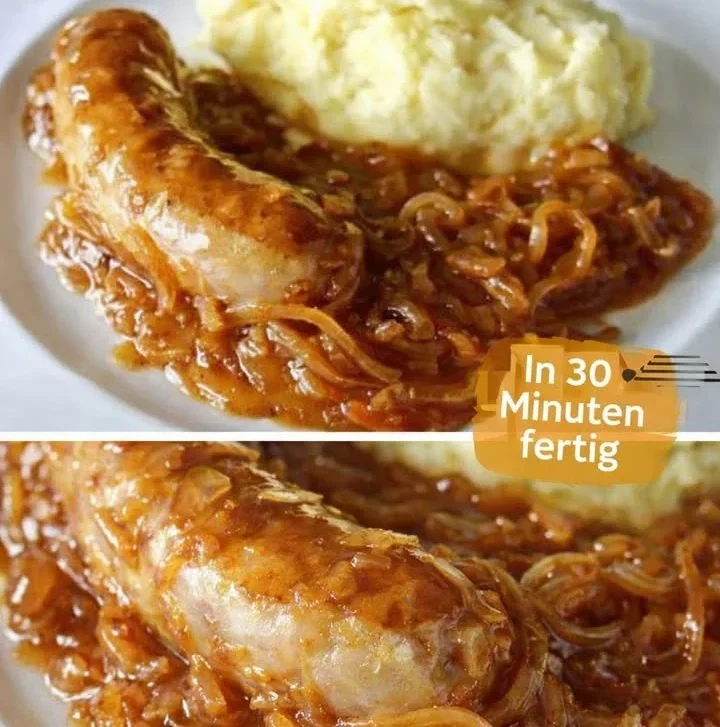 Bratwurst serviert mit leckerer Zwiebelsauce auf einem Teller