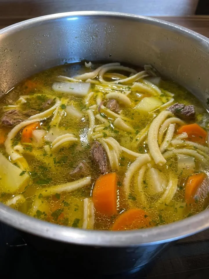 Gaisburger Marsch - traditionelles schwäbisches Eintopfgericht mit Fleisch und Gemüse