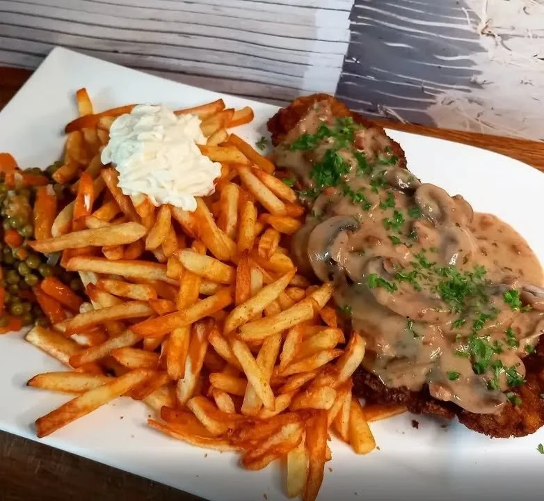 Jägerschnitzel nach Art des Hauses
