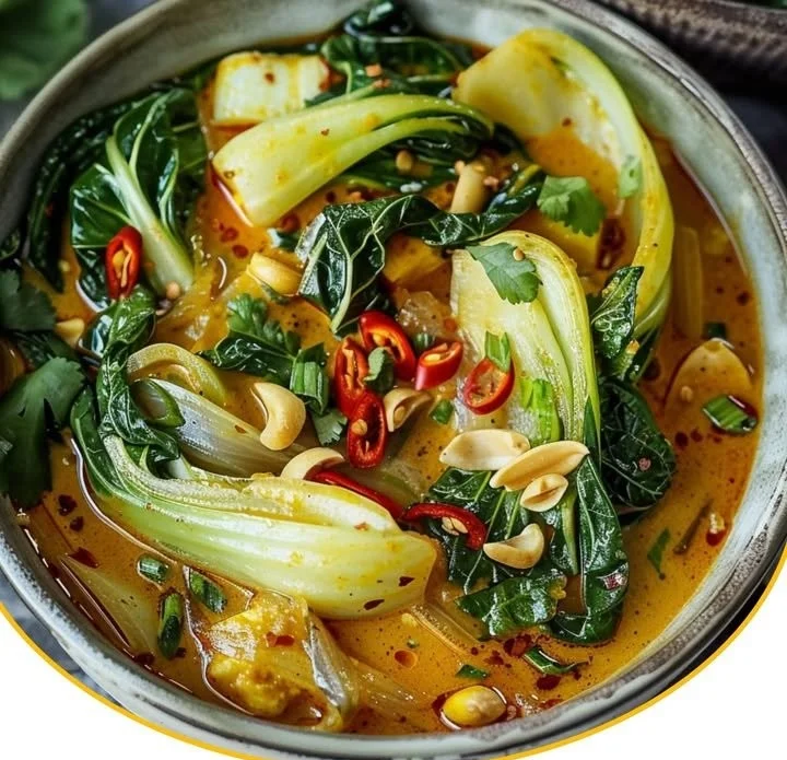 Leckeres Pak-Choi-Curry mit frischen Zutaten und Gewürzen.