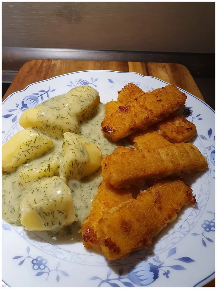 Stäbchenforelle mit Kartoffeln und einer Dillsoße