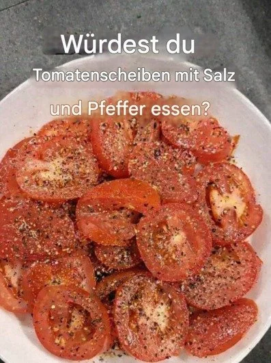 Tomatenscheiben mit Salz und Pfeffer